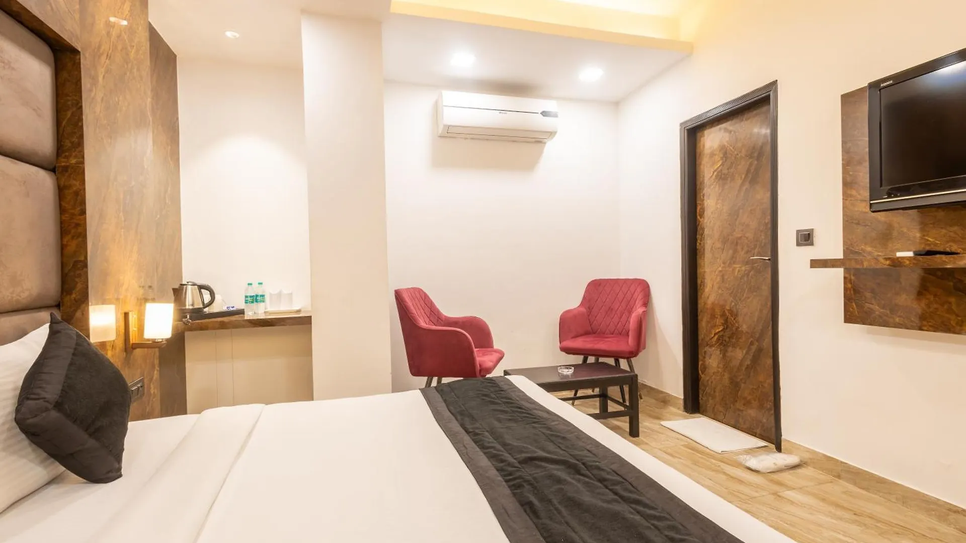****  Hotel Cosmo Near Blk Hospital Karol Bagh Delhi  India